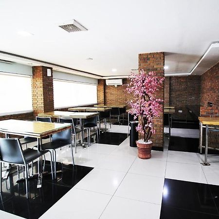 Amaliun Hotel Medan Exterior foto