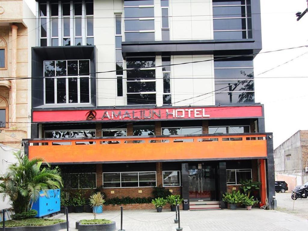 Amaliun Hotel Medan Exterior foto