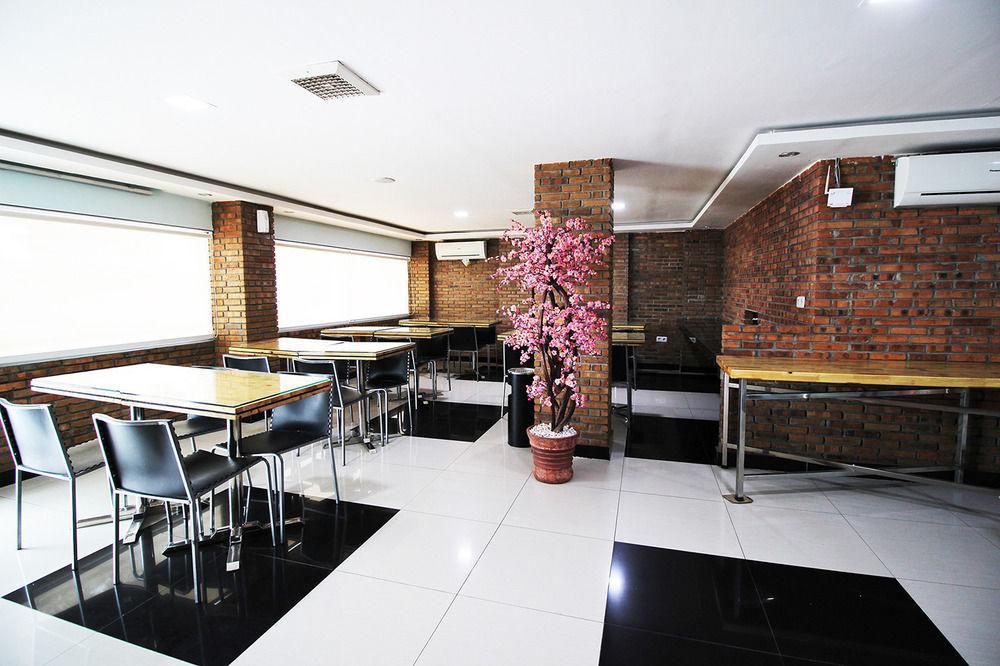 Amaliun Hotel Medan Exterior foto