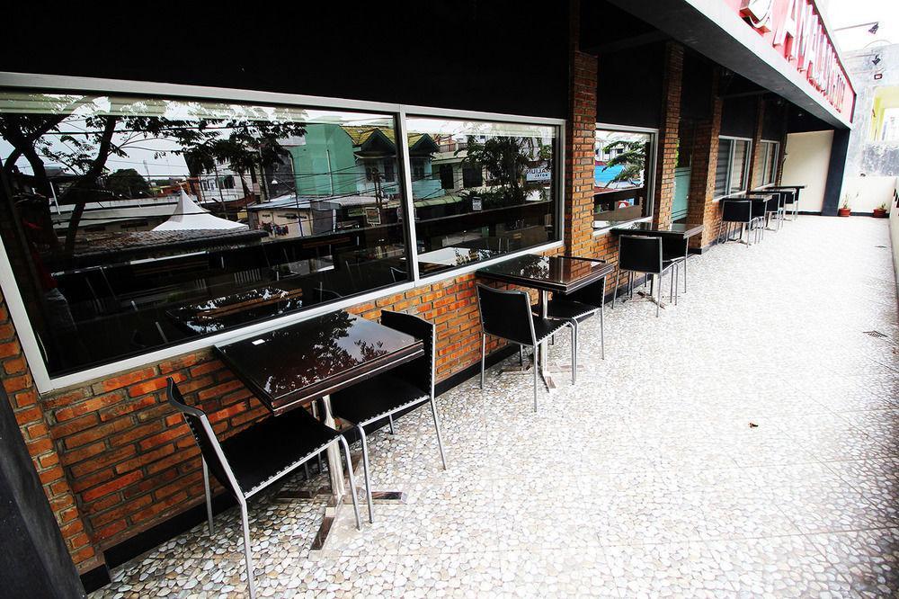 Amaliun Hotel Medan Exterior foto