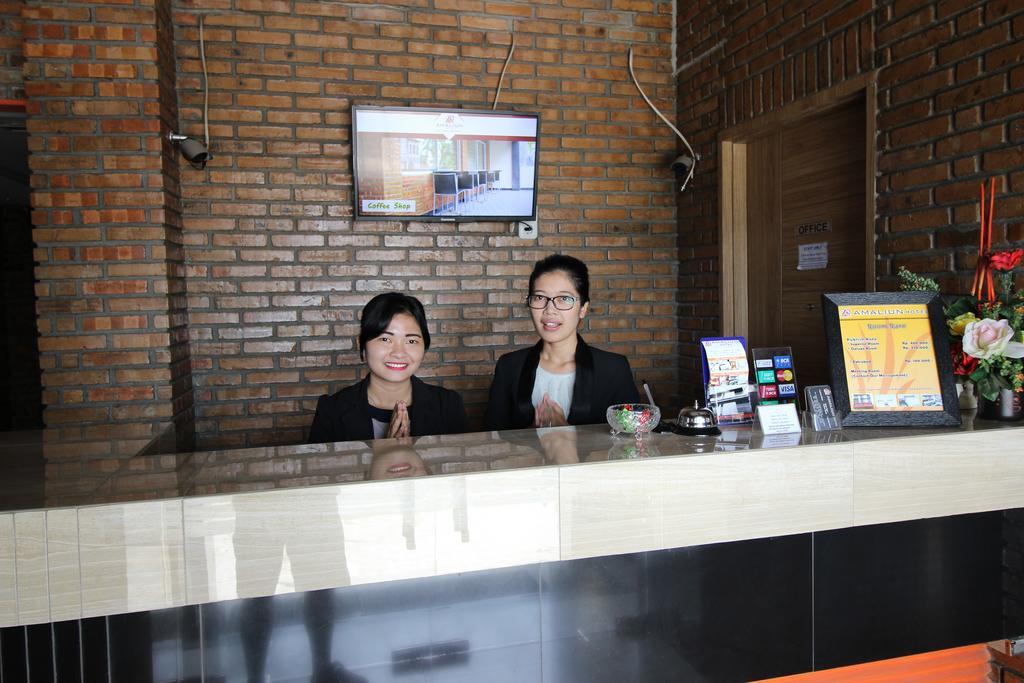 Amaliun Hotel Medan Exterior foto